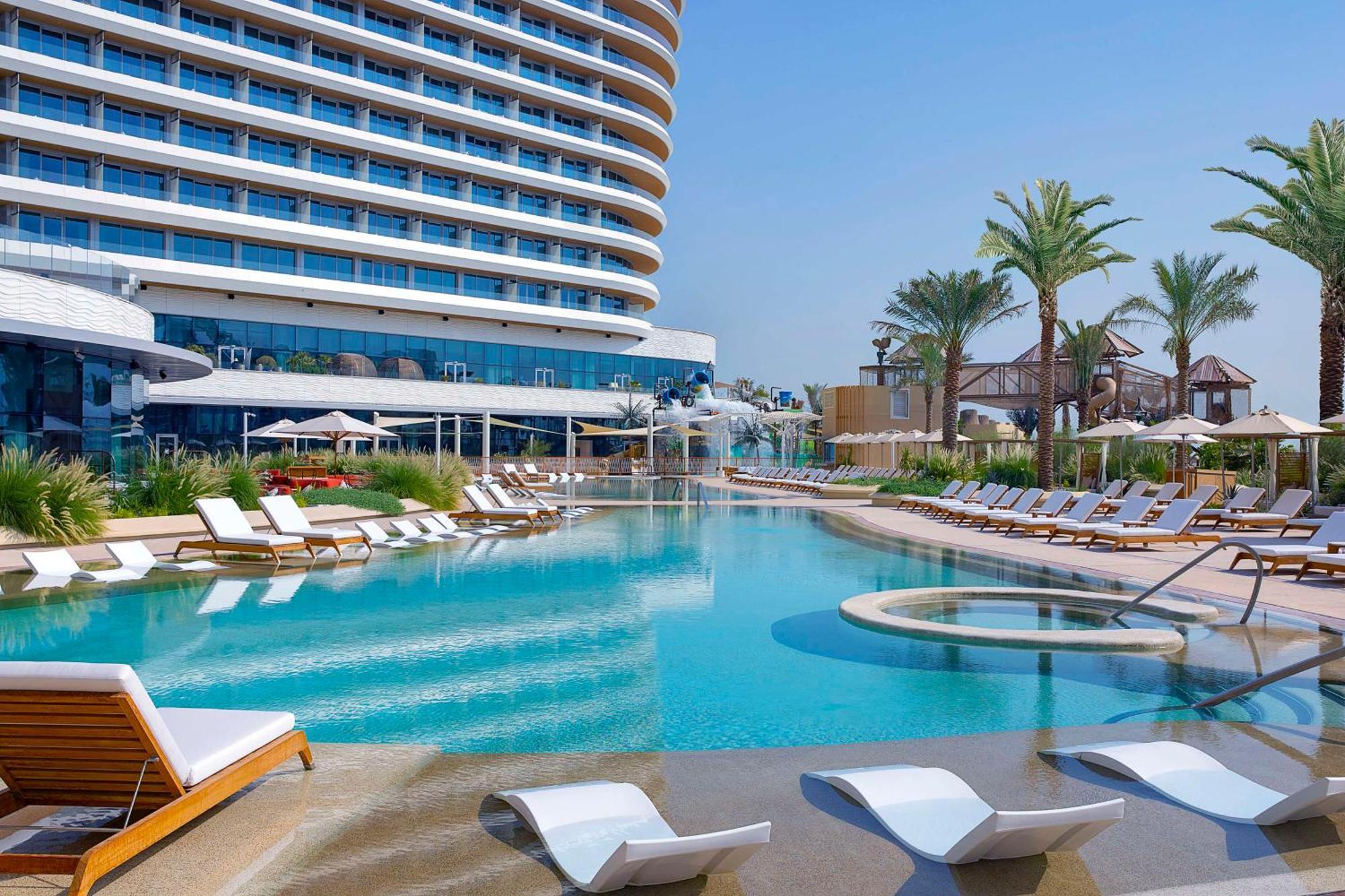 Waldorf Astoria Doha Lusail Exterior foto The pool at the hotel