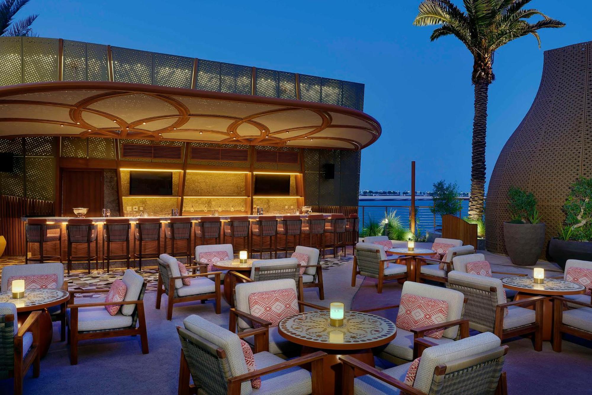 Waldorf Astoria Doha Lusail Exterior foto The Bar