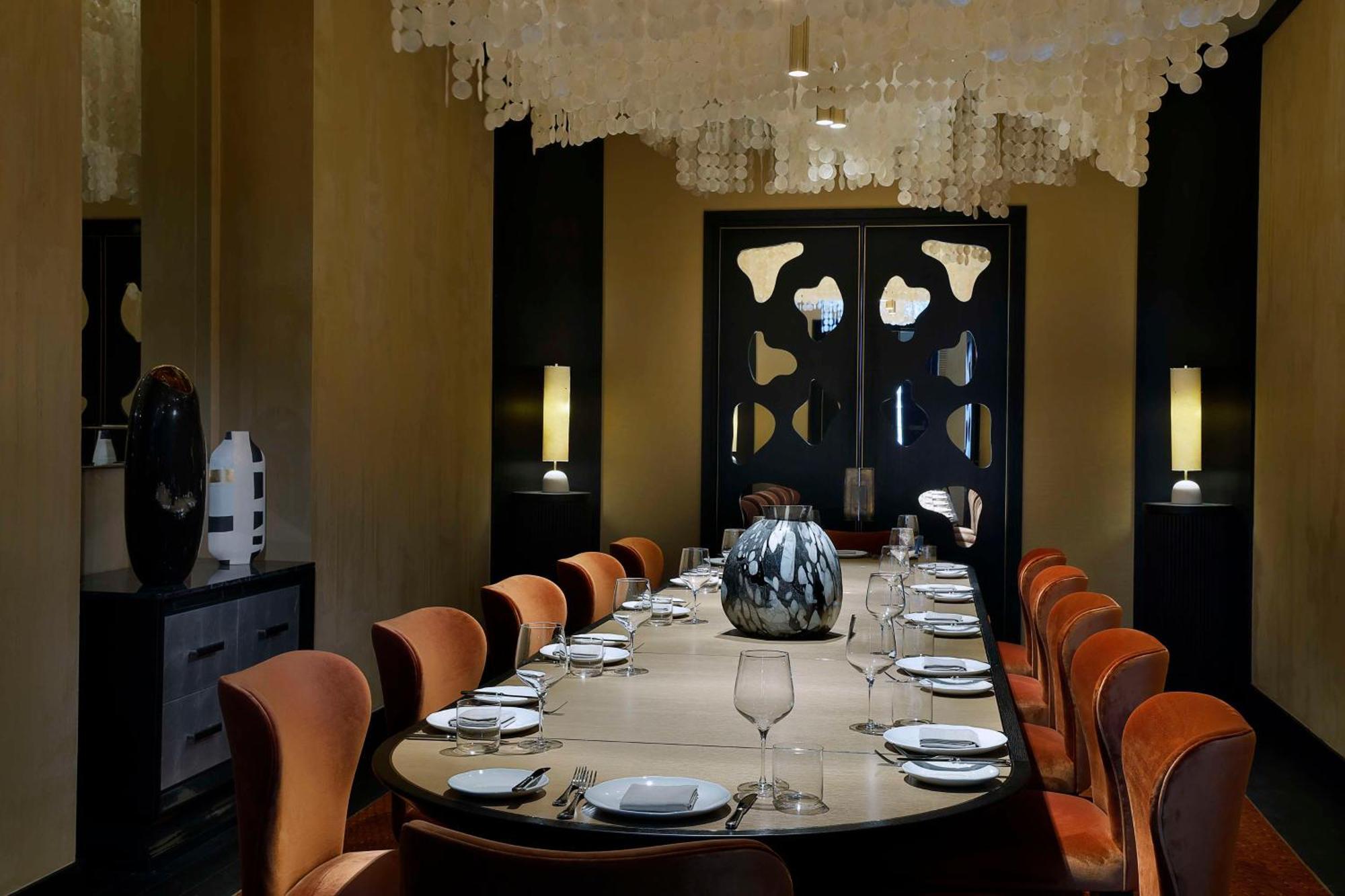 Waldorf Astoria Doha Lusail Exterior foto Private dining room at the restaurant