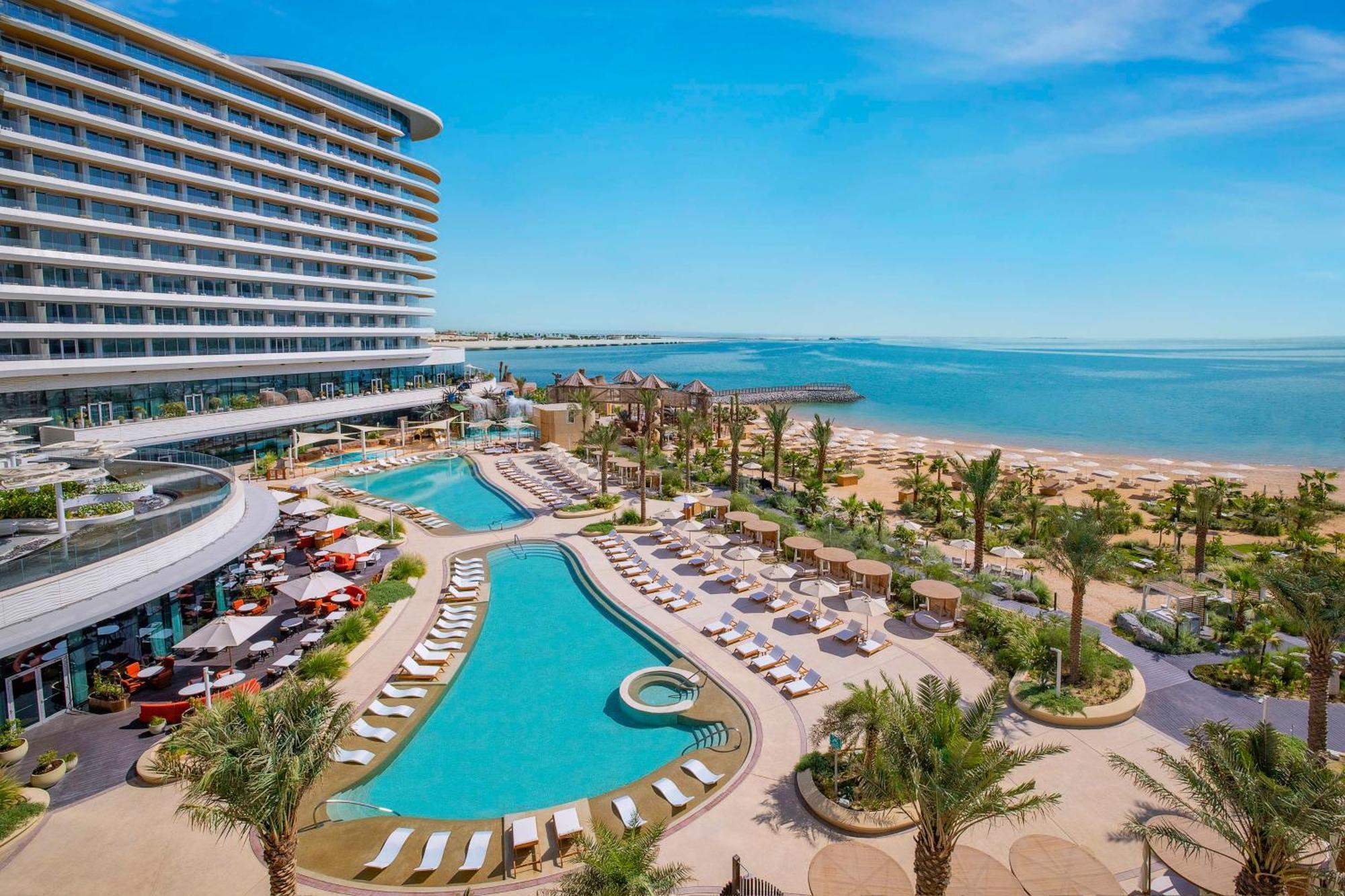 Waldorf Astoria Doha Lusail Exterior foto The hotel's pool